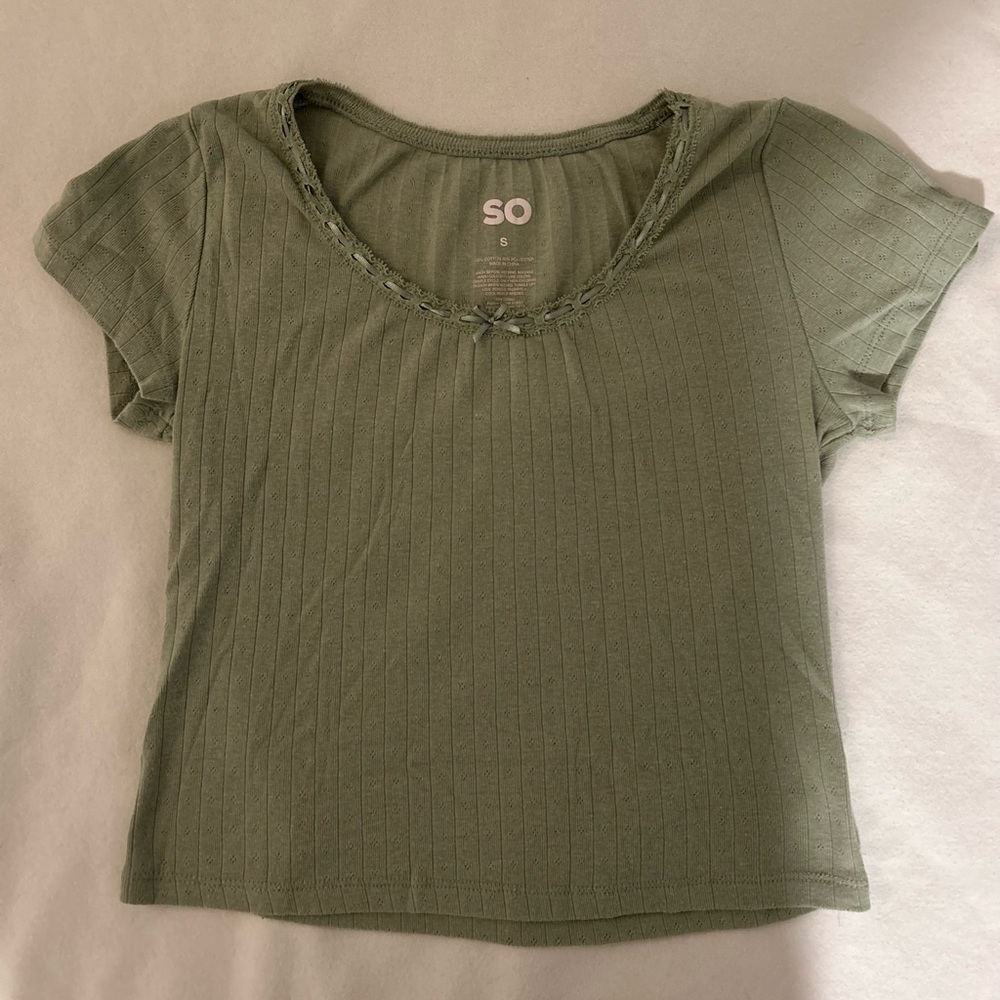 SO green crop top, size small, really cute bow!